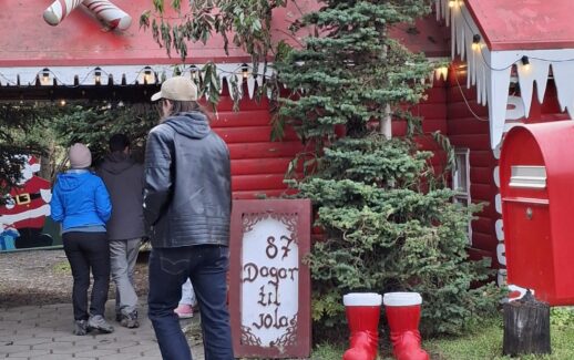 חנות חג מולד אקוריירי איסלנד